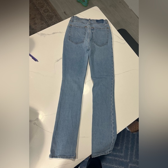 A&F | Ultra High Rise 90s Slim Straight Jean 24S - Picture 4 of 6